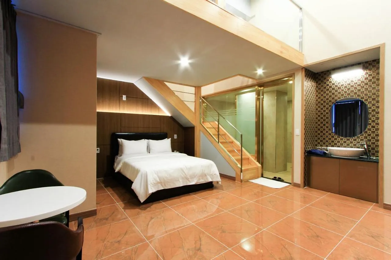 The King Hotel Busan 2*,