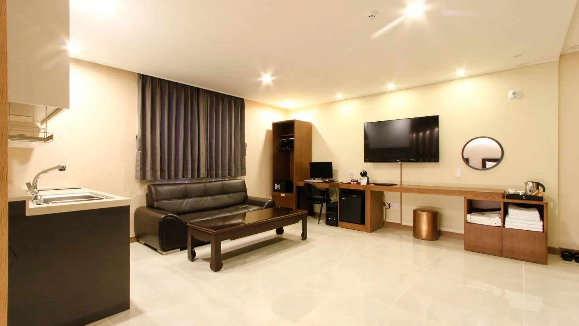 The King Hotel Busan 2*,