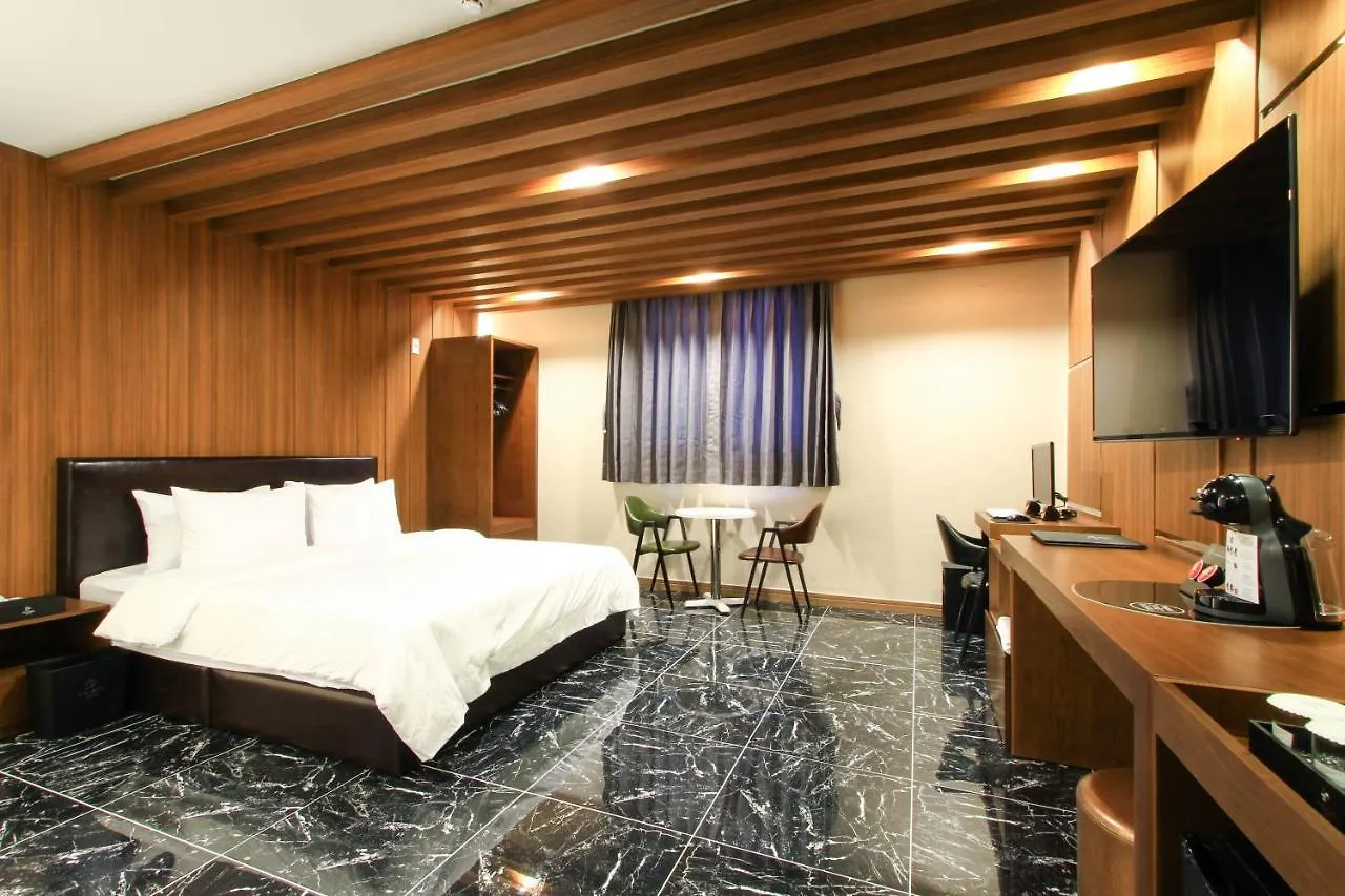 The King Hotel Busan 2*,