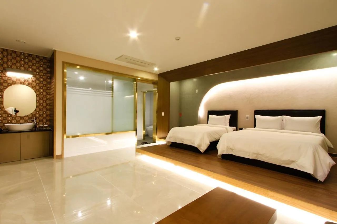 The King Hotel Busan 2*,