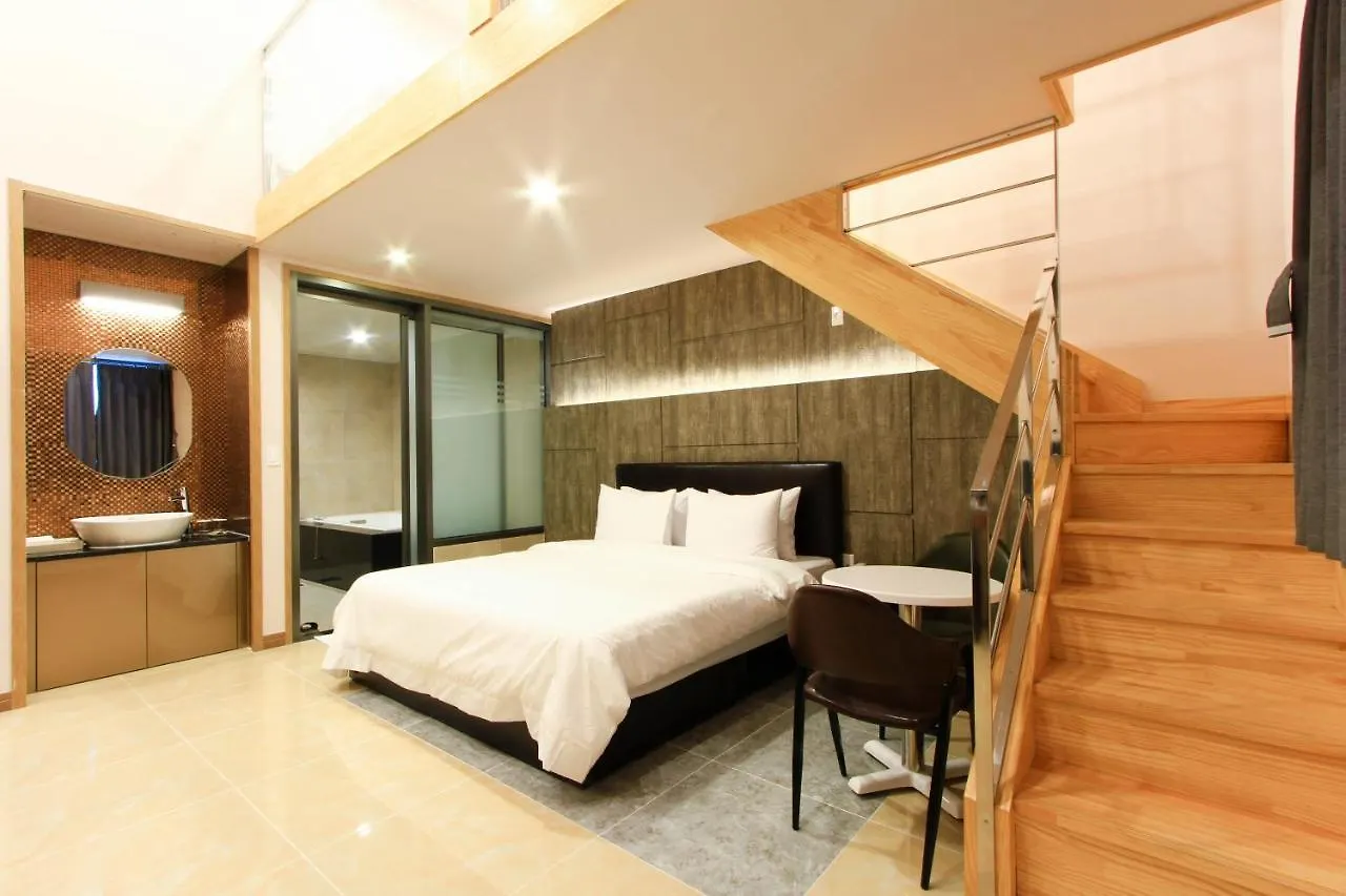 The King Hotel Busan 2*,