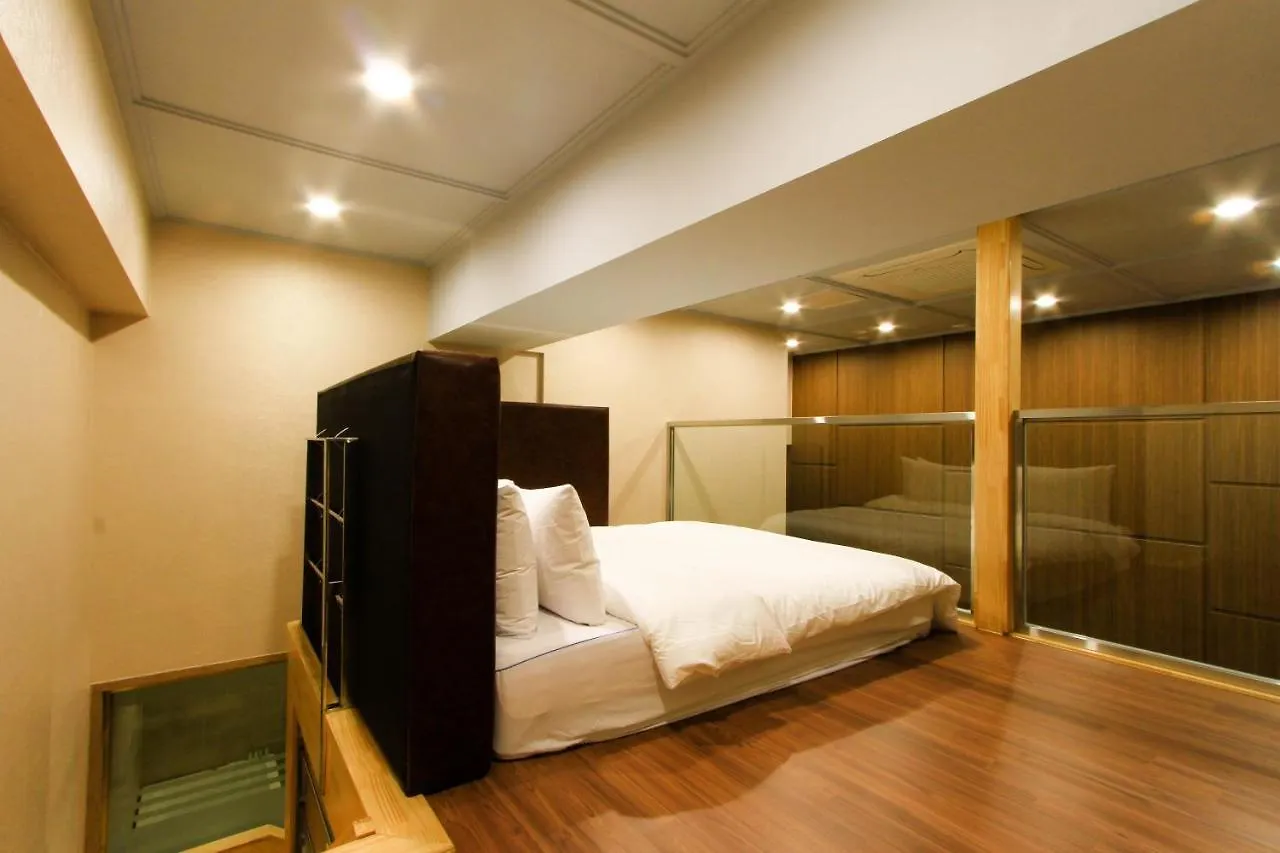The King Hotel Busan 2*,